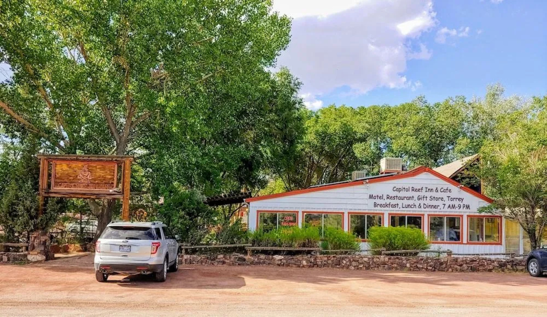 Capitol Reef Inn & Cafe