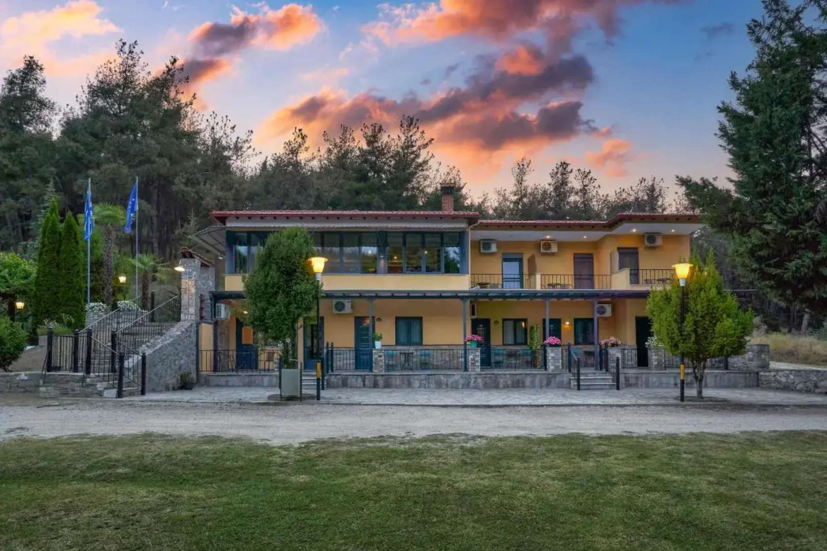 River Side Rooms