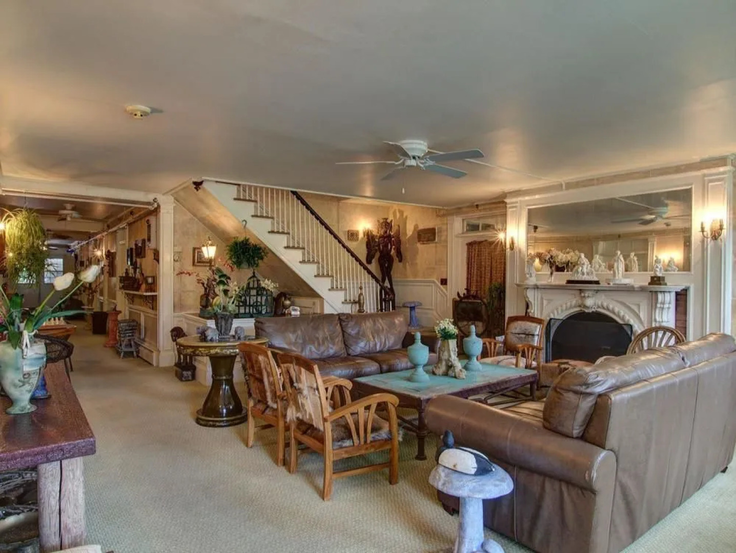 Village Latch Inn Hotel