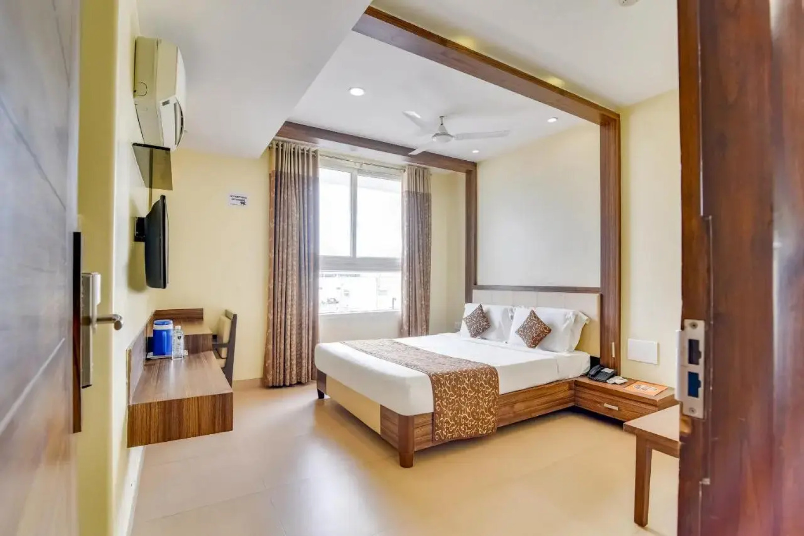 Palette - Sign Regency Hotel