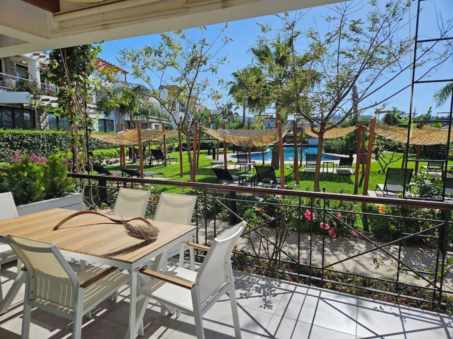 Serene Three-bedroom Retreat in Unforgettable Setting