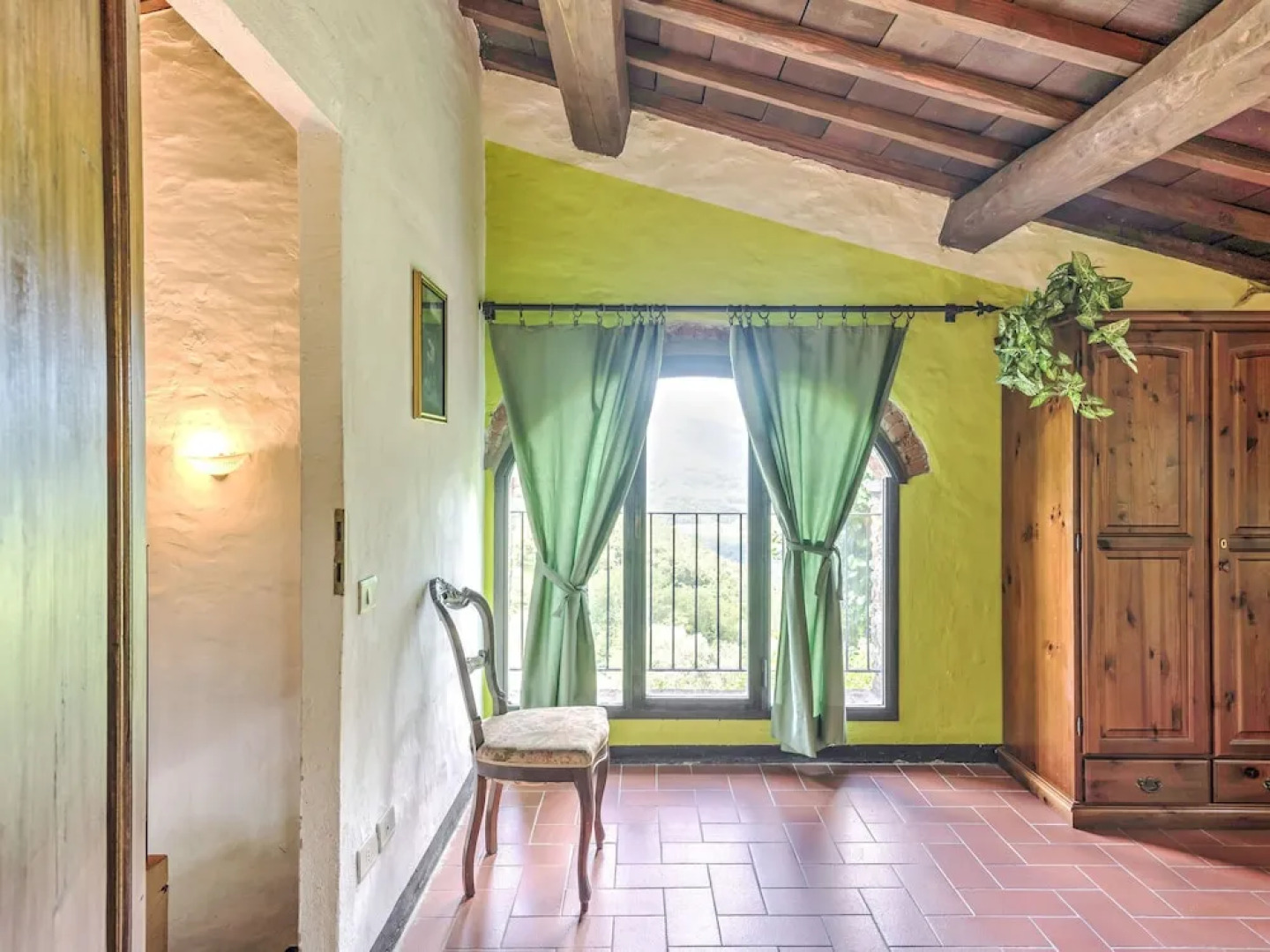 Attractive Farmhouse in Tuscany With Swimming Pool