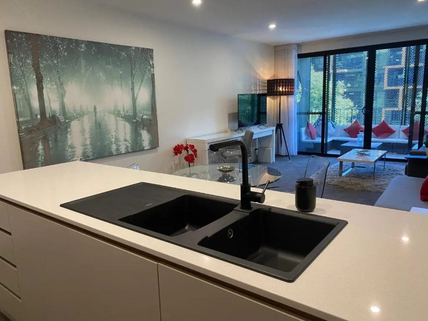 The Gallery Luxe 1 BR Executive Apartment in the heart of Braddon Wine Secure Parking WiFi