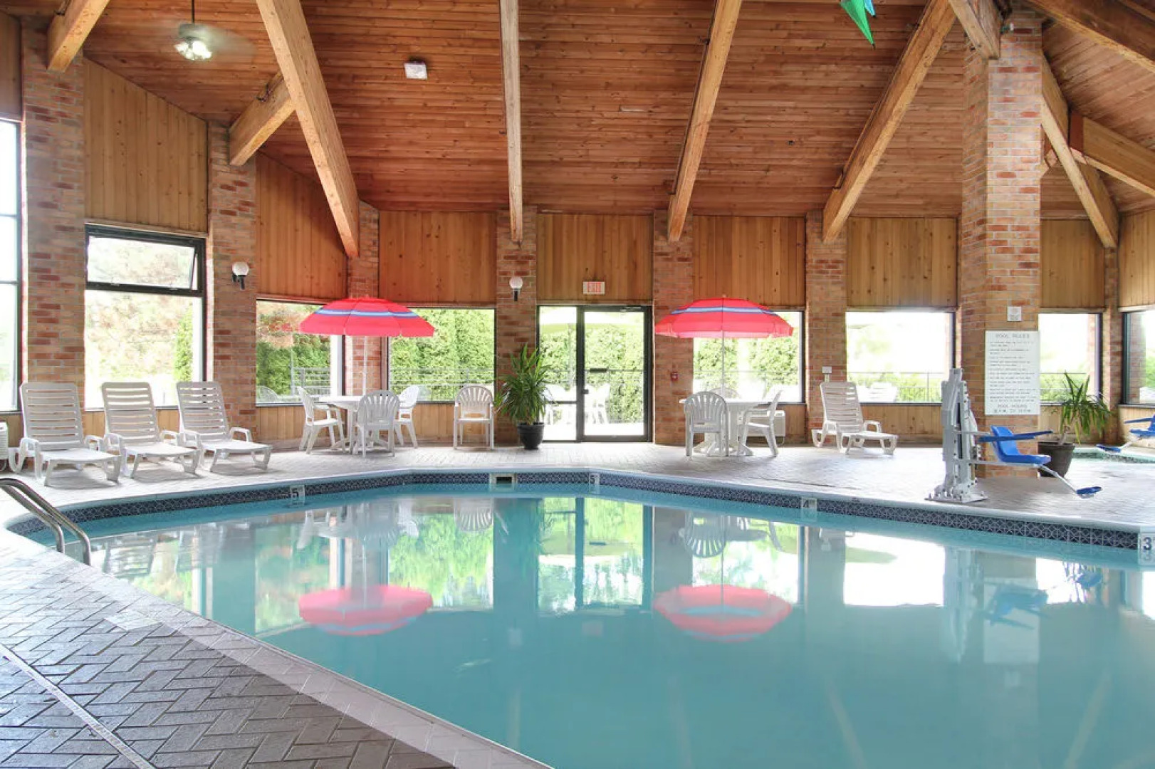 Baymont Inn & Suites Muskegon