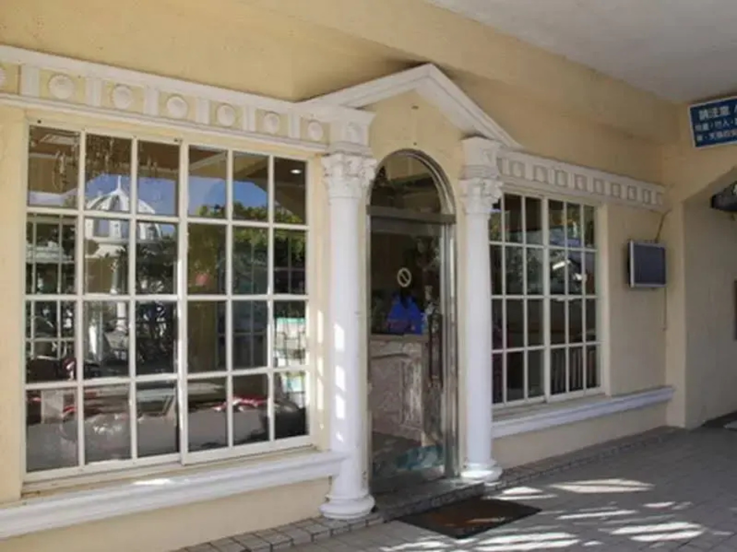 Swan Lake Villa Resort