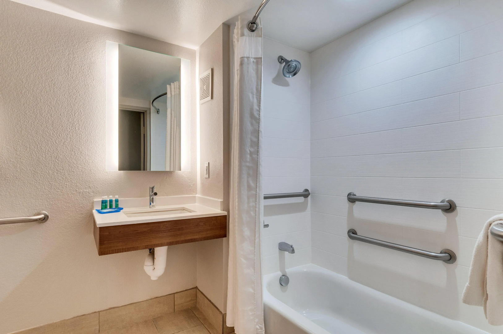 Holiday Inn Express & Suites, Lake Elsinore by IHG