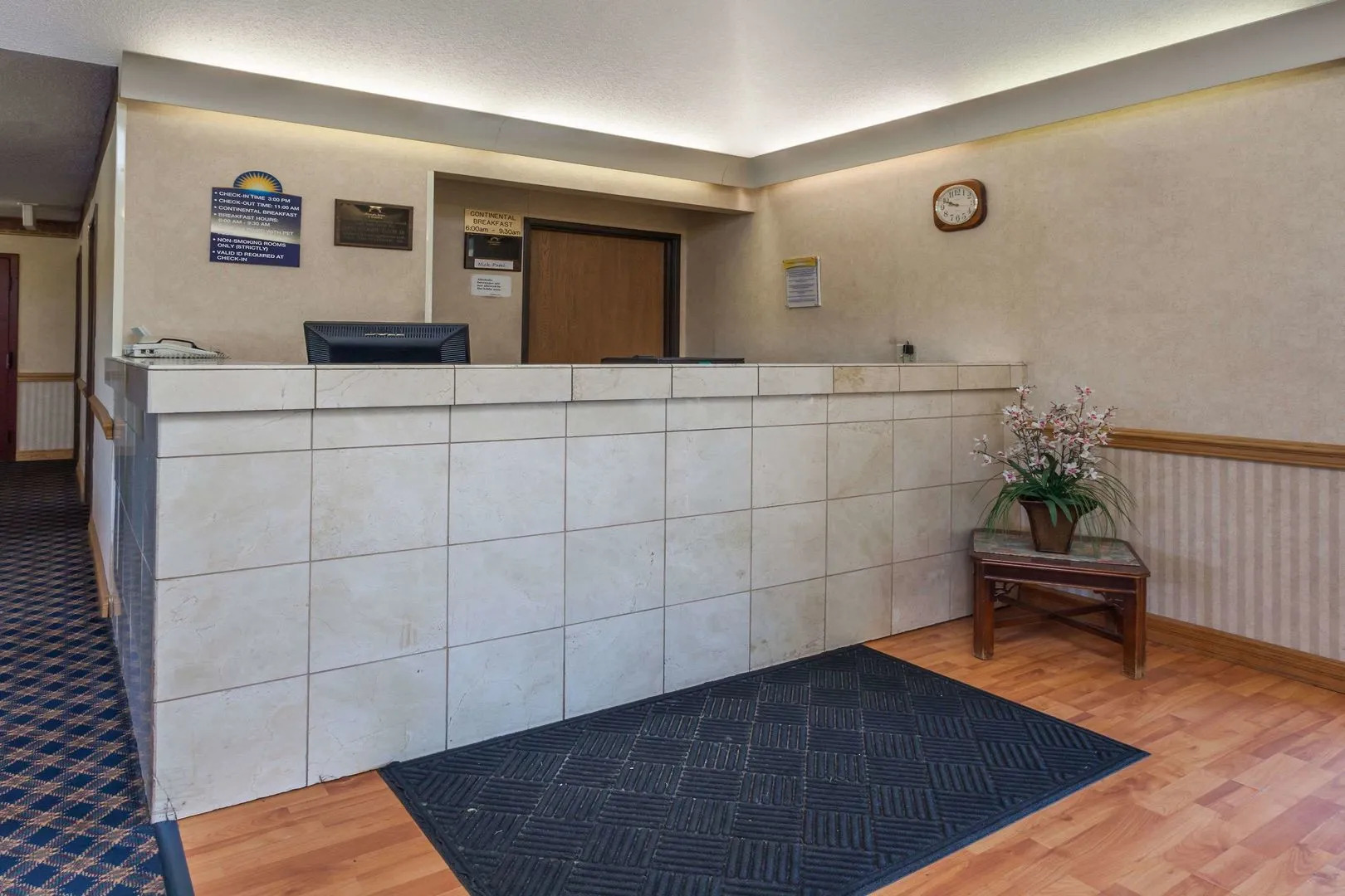 American Inn and Suites Dundee