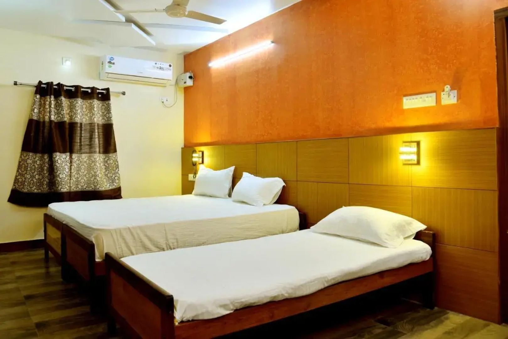 Hotel Parvathi International