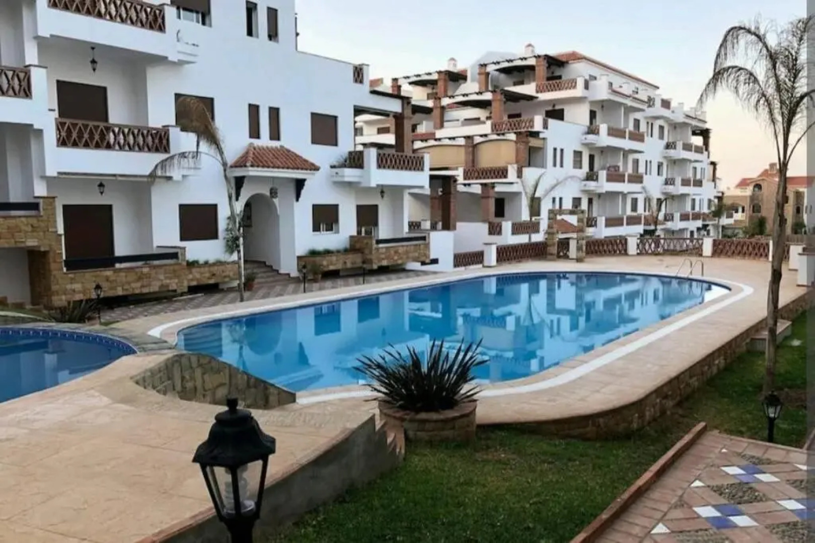 Grand appartement en face à la mer avec piscine