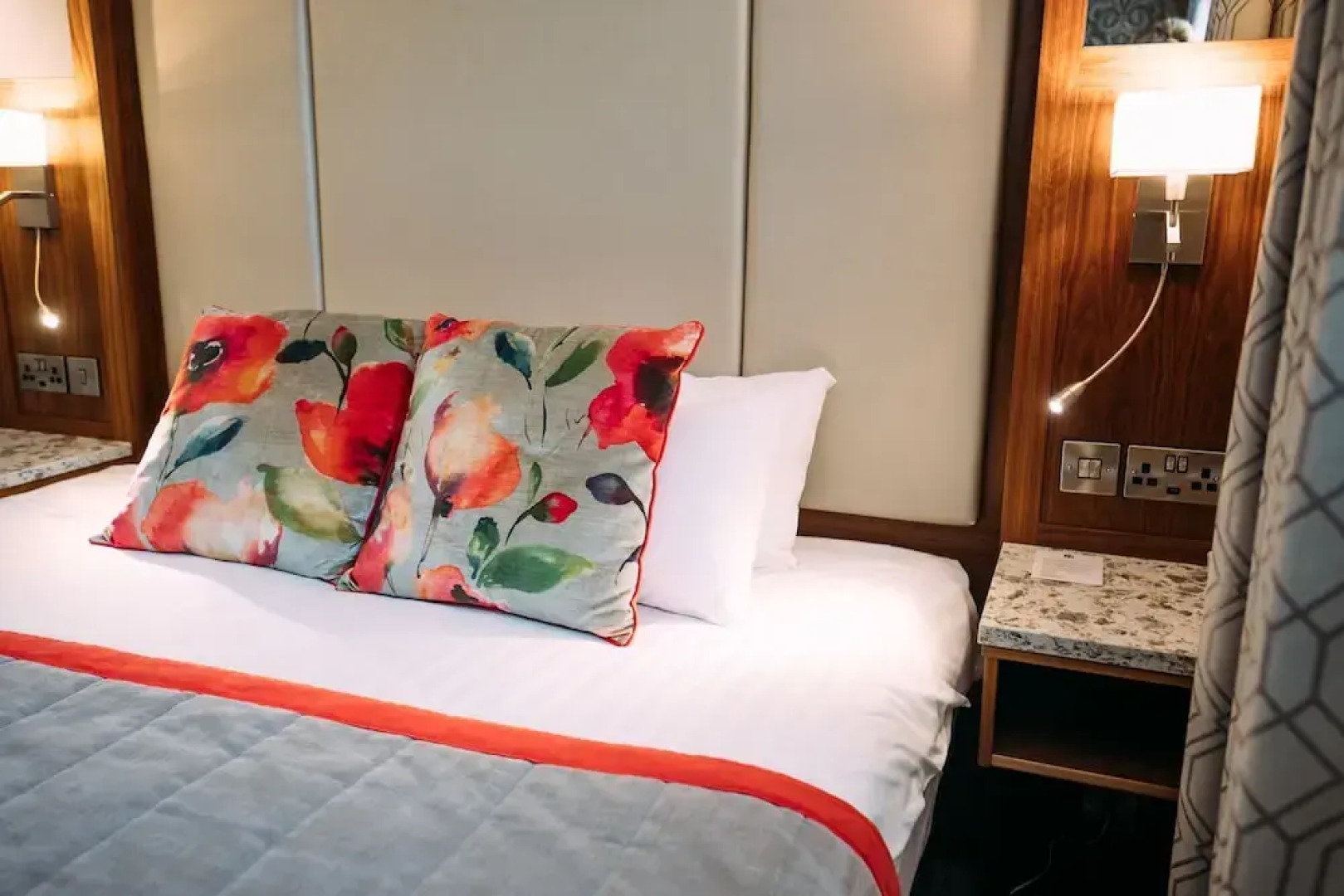 The Valley Hotel & Carriage Gardens