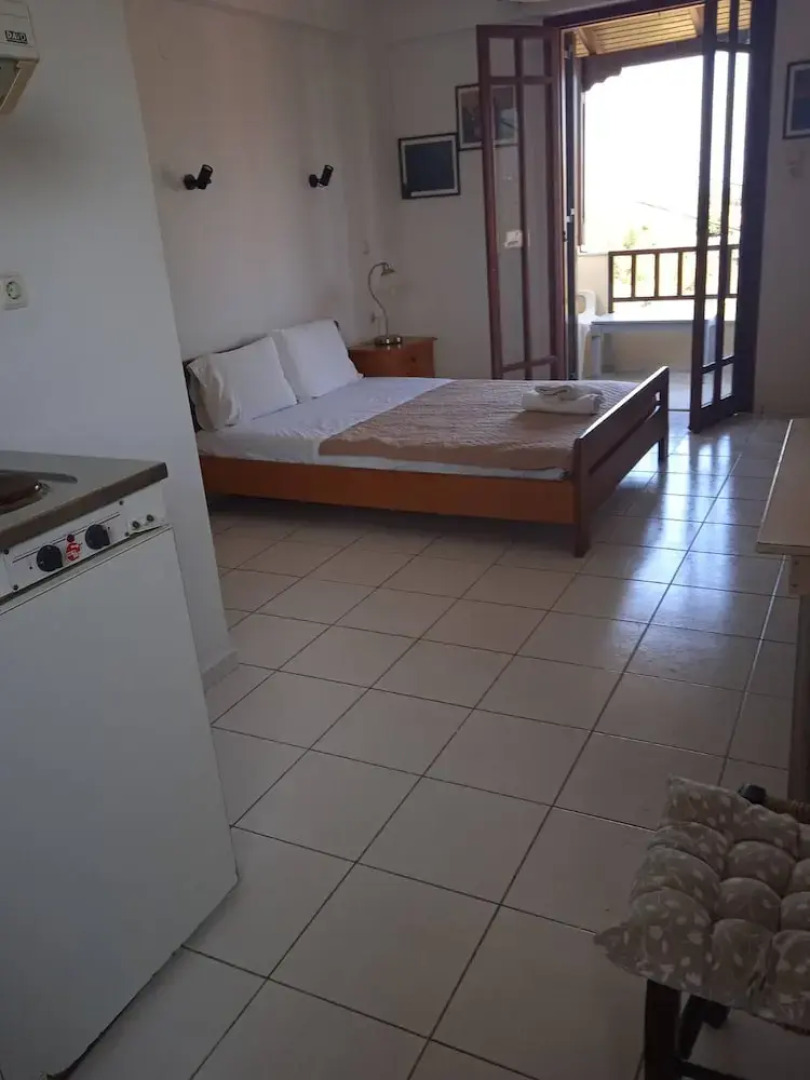 Room in Apartment - Budget Studio 8 km - 5min Away From Malia