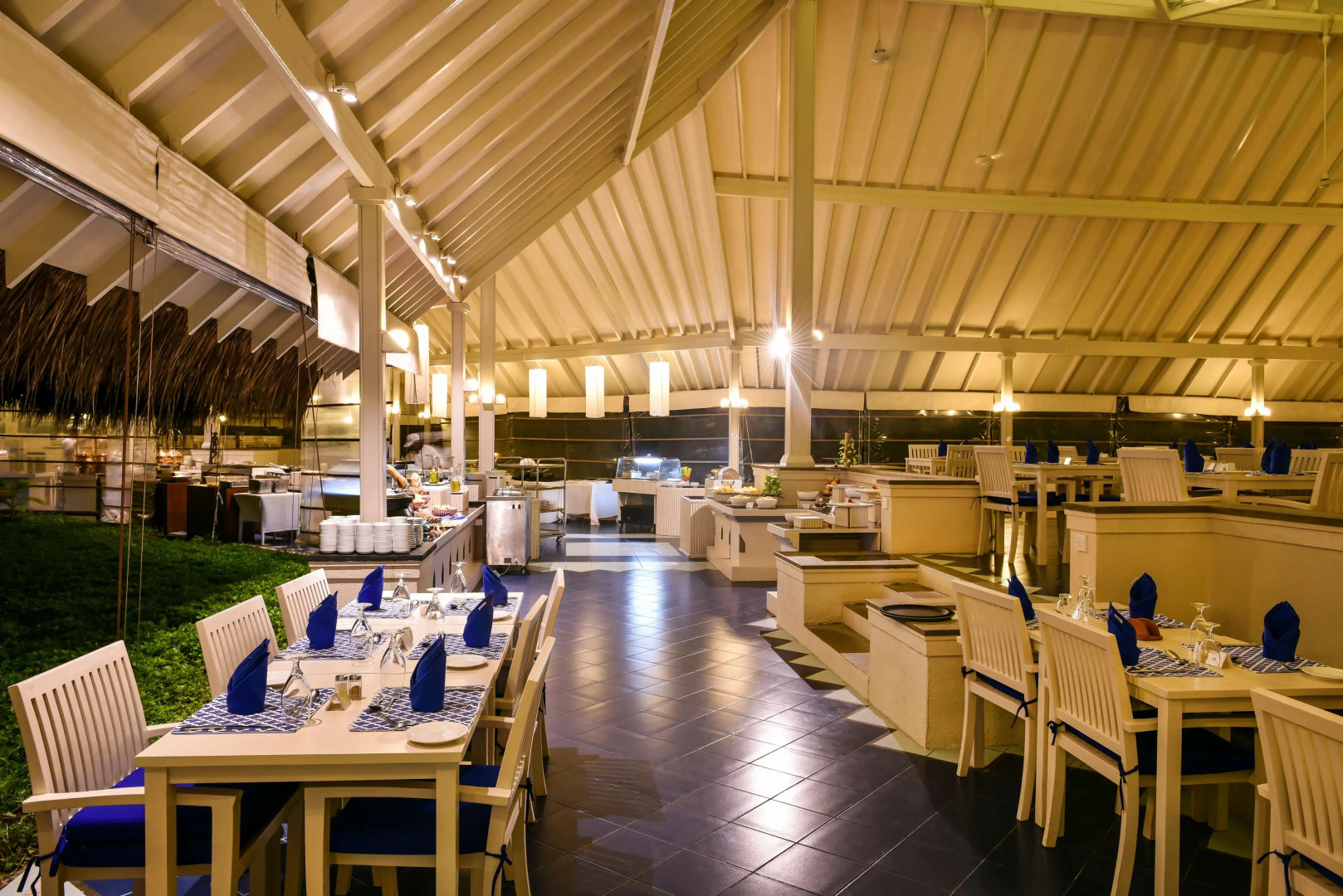 Отель Adaaran Club Rannalhi 