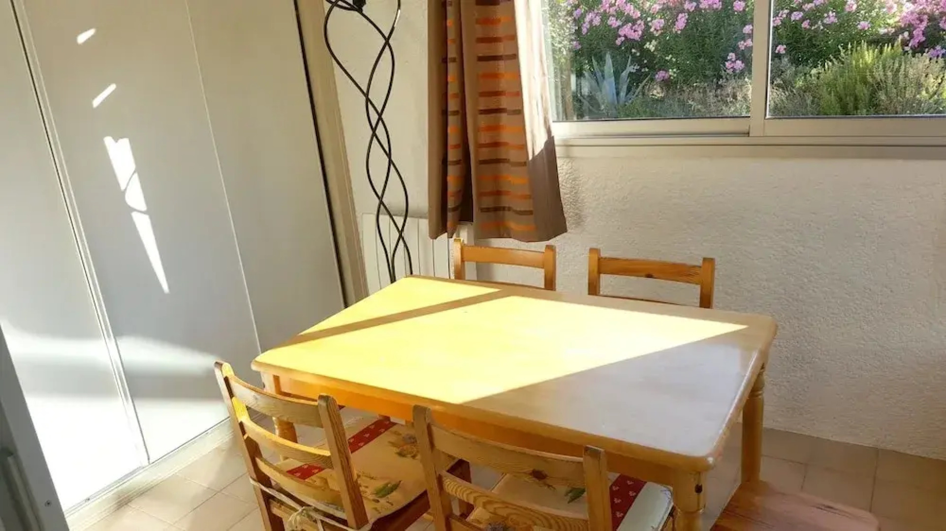 Studio in Sanary-sur-mer, With Wonderful Mountain View - 1 km From the Beach