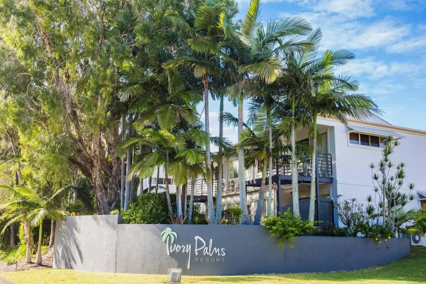 Tropical Getaway in 2 Bedroom Unit in 4 star Resort