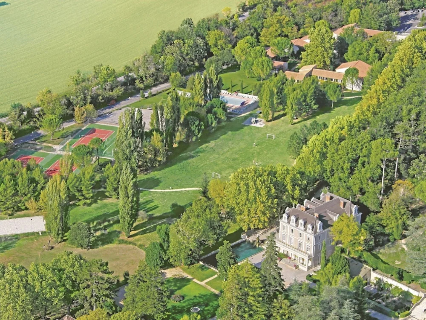 Well-kept Apartment in the Lubéron Near a spa Resort