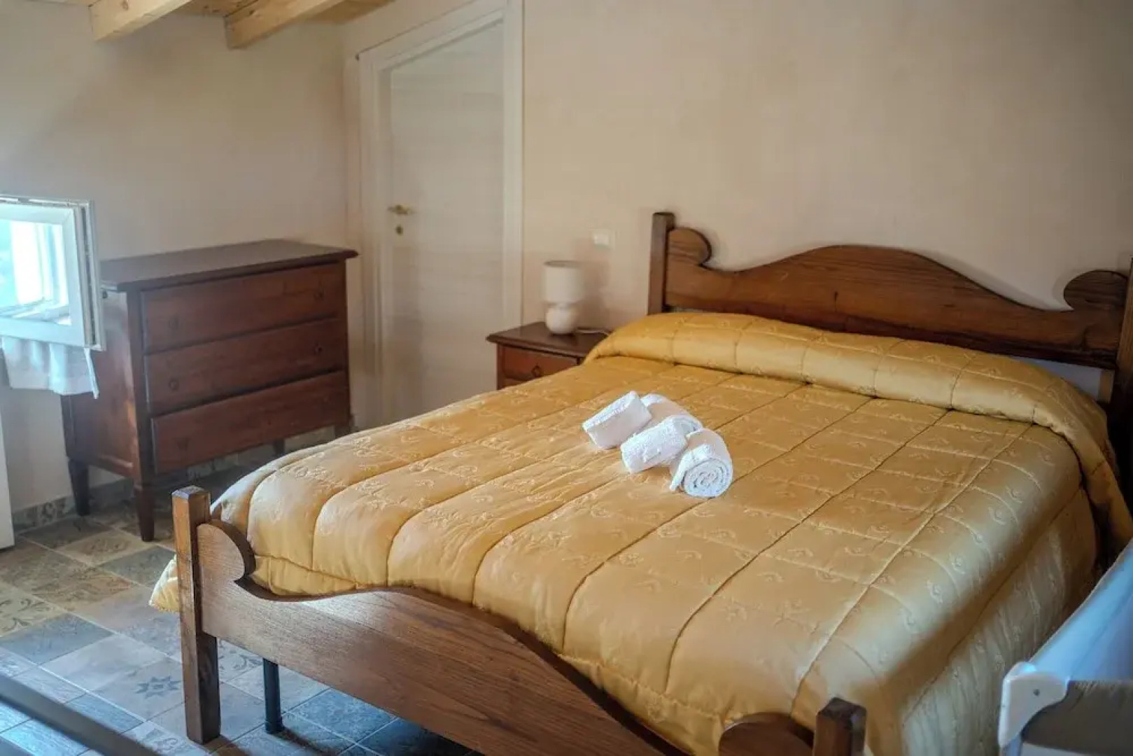 Casale nel Verde con Piscina e Vista