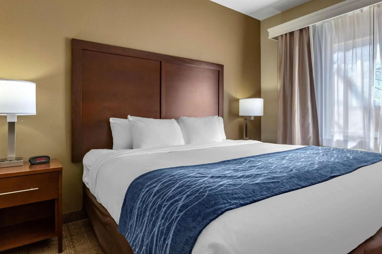 Comfort Inn & Suites Alameda at Albuquerque Balloon Fiesta Park