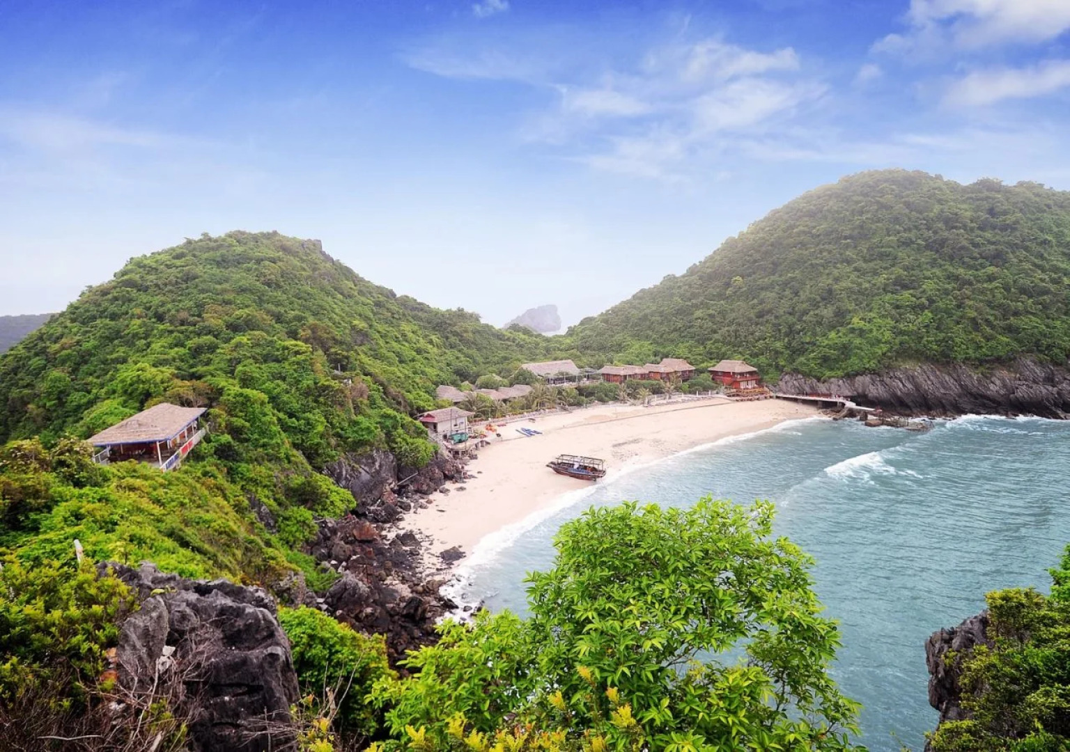 Monkey Island Resort