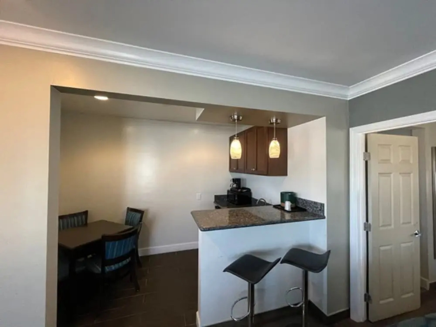 Hi View Inn & Suites