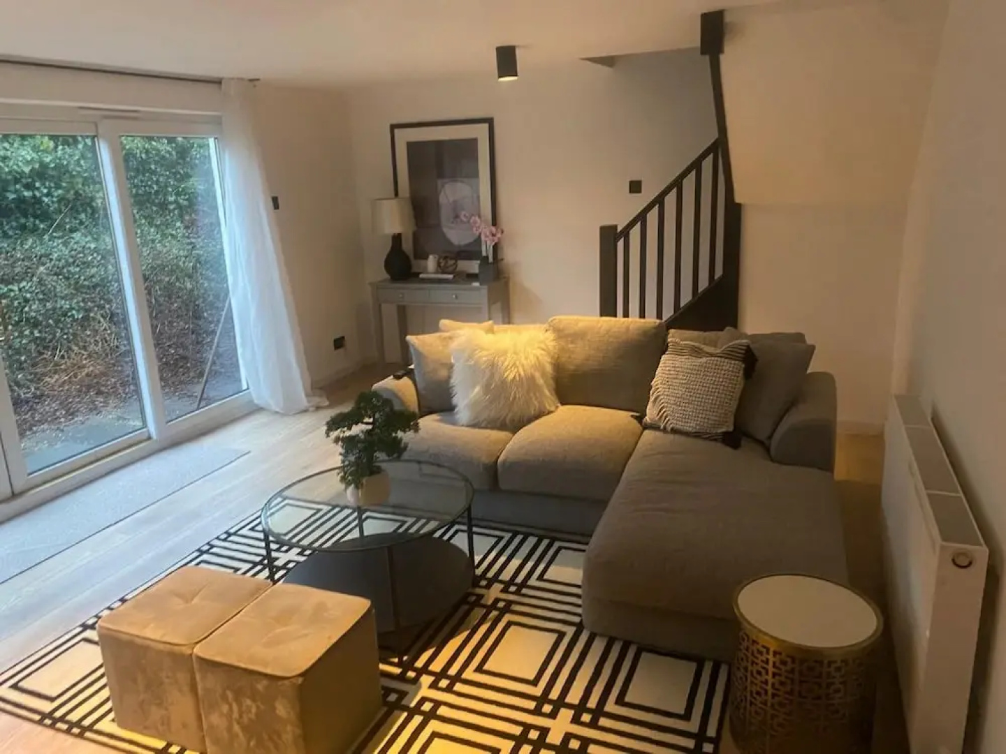 Sleeps7-parking-garden-patio