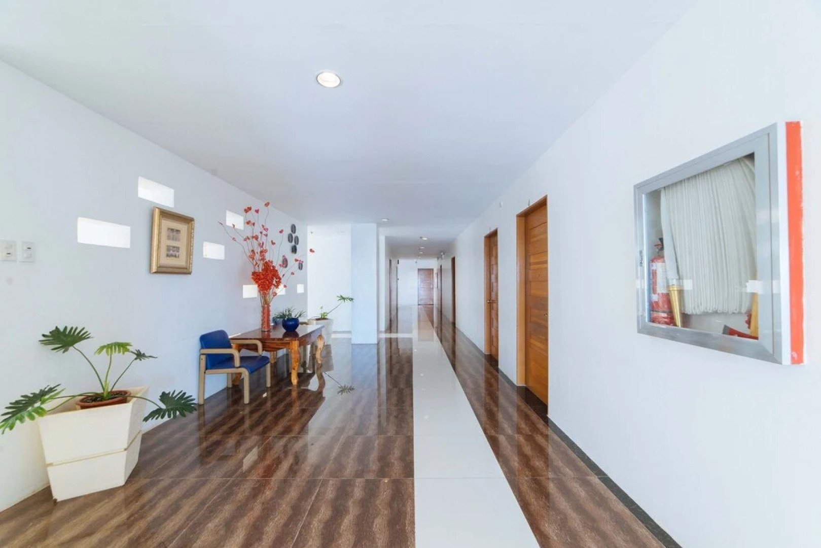 Mercedes Hotel by RedDoorz