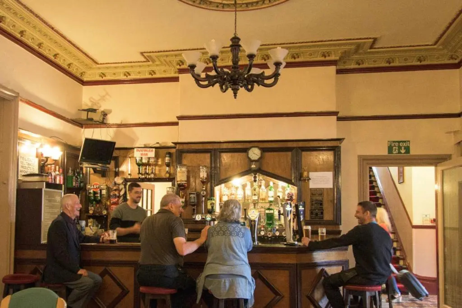 Pinegrove Hotel