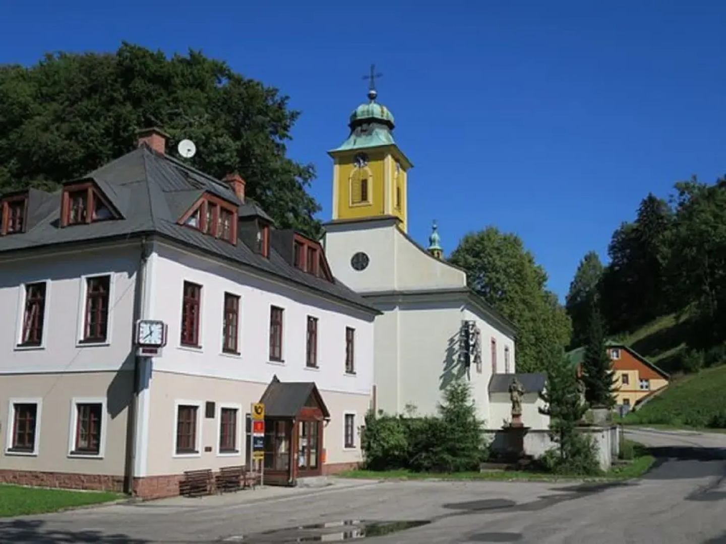 Holiday Home With Large Garden, Private Swimming Pool, Beautiful View and Directly by the Piste