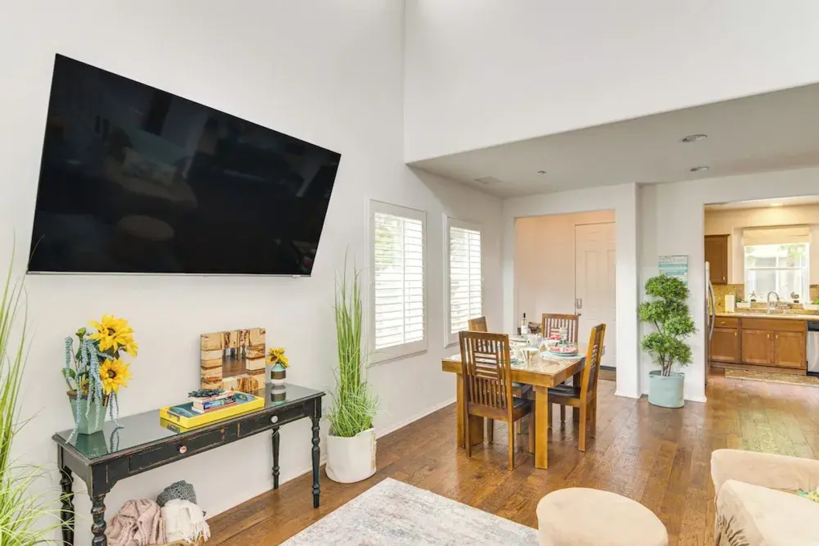 Walk to Beach: Luxe San Buenaventura Villa!