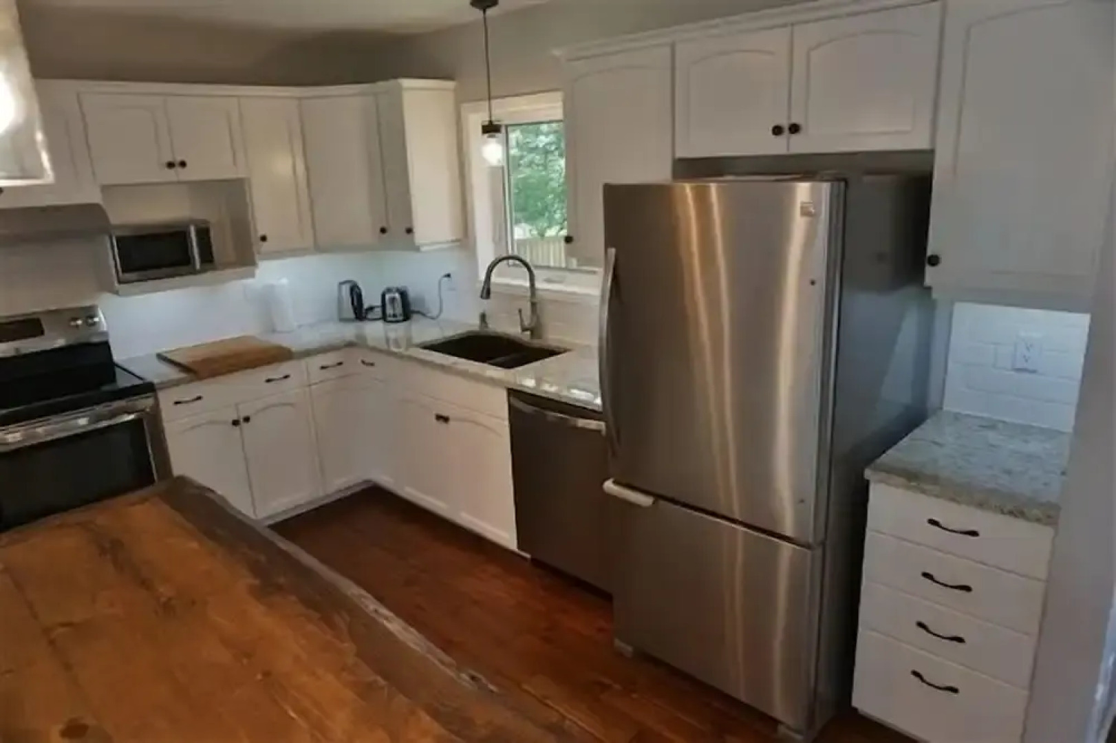 433 Kamaniskeg Lake 3 Bedroom Cottage