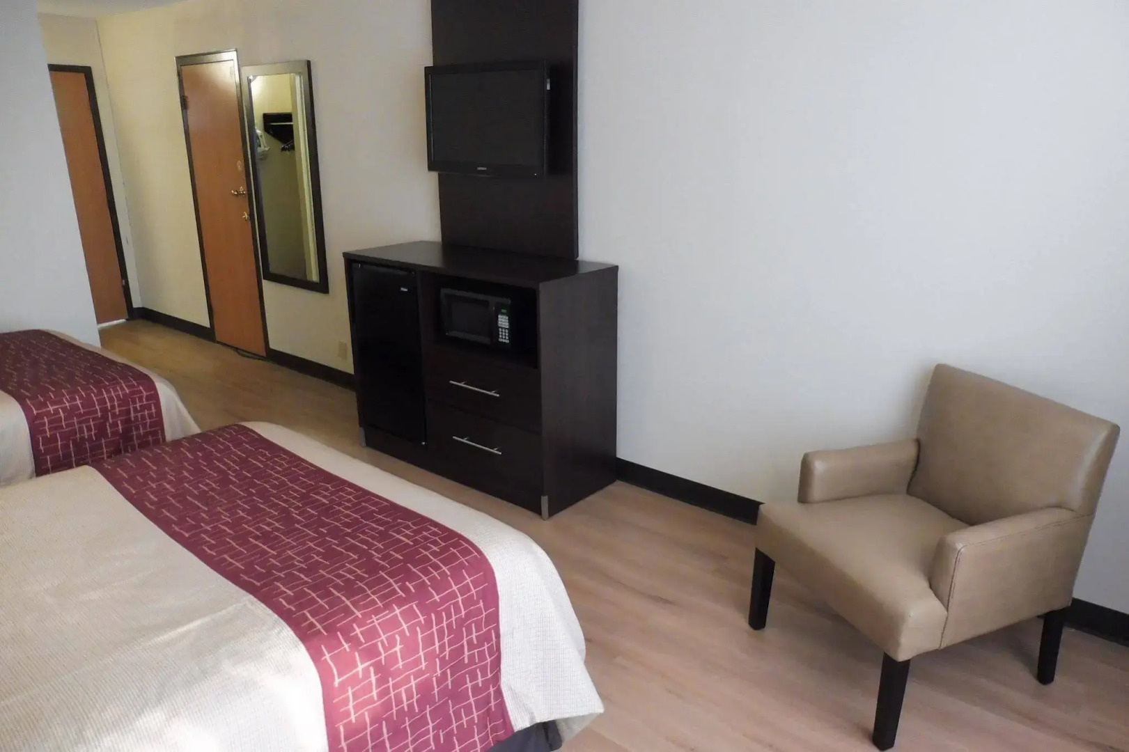 HomeTowne Studios by Red Roof & Conference Center Cortland