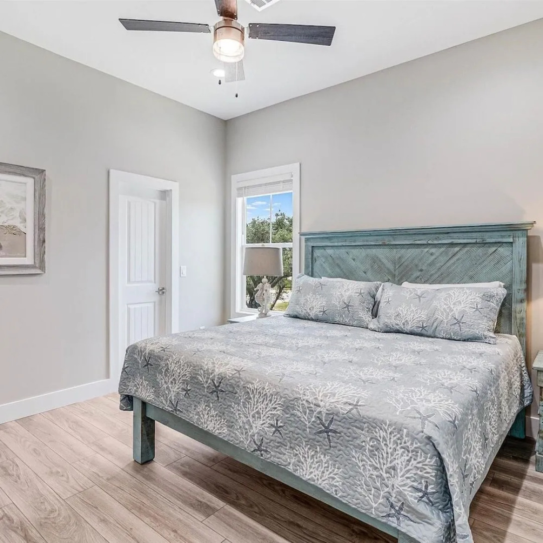 Under The Sea Sp107 4 Bedroom Home by RedAwning