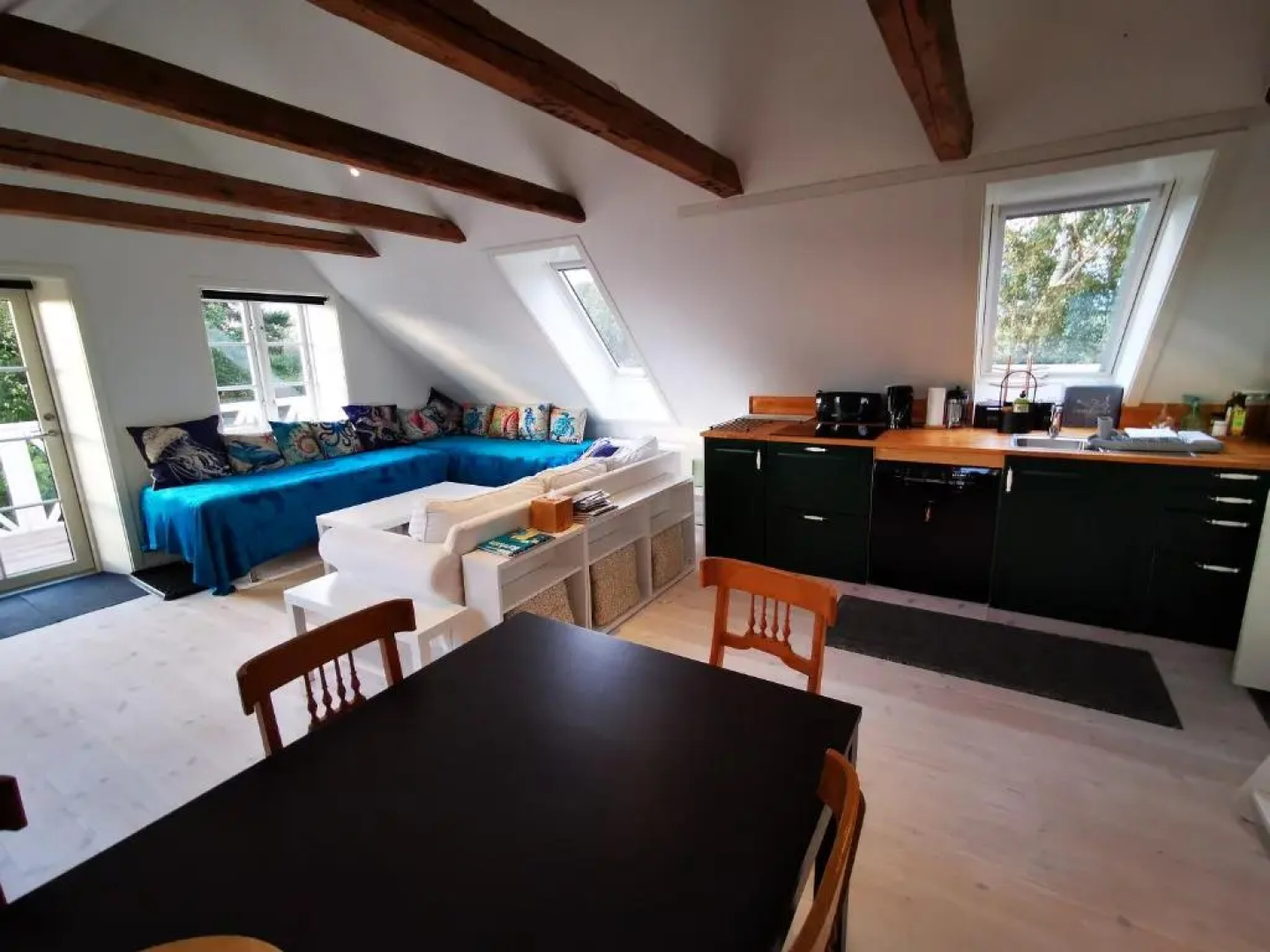 The 'Loft' Apartment- "Den Gule Svane" Guest House - near Rønne & Beach