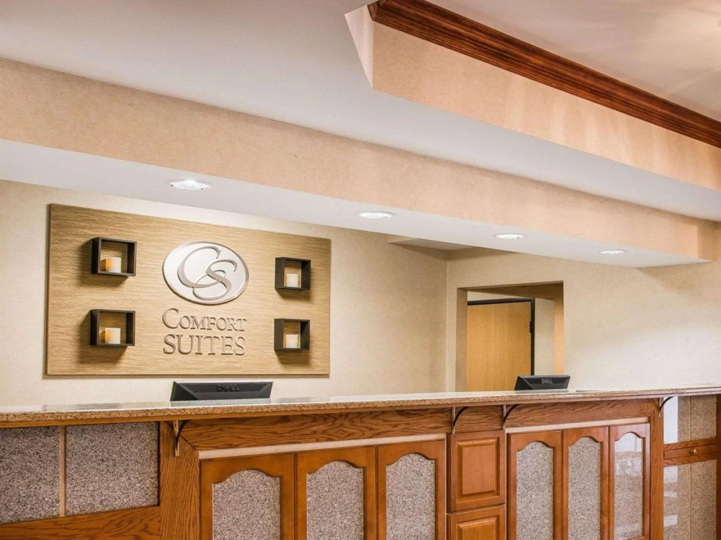 Comfort Suites South Haven near I-96