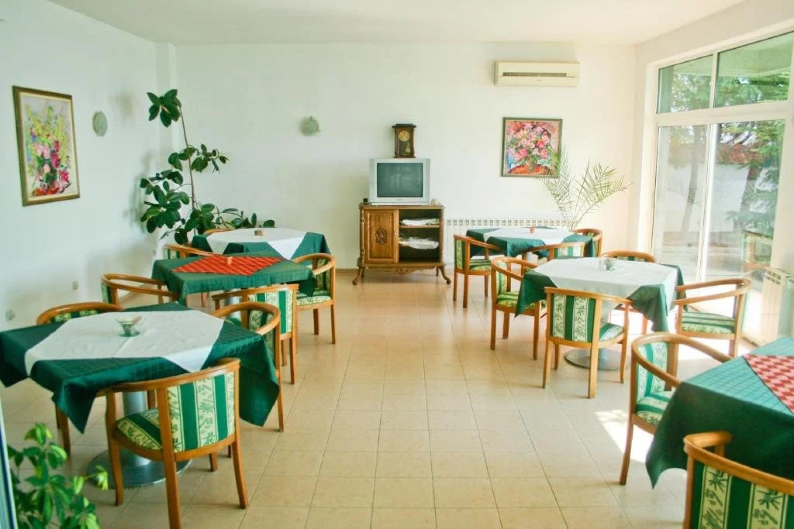 Peter Hotel 