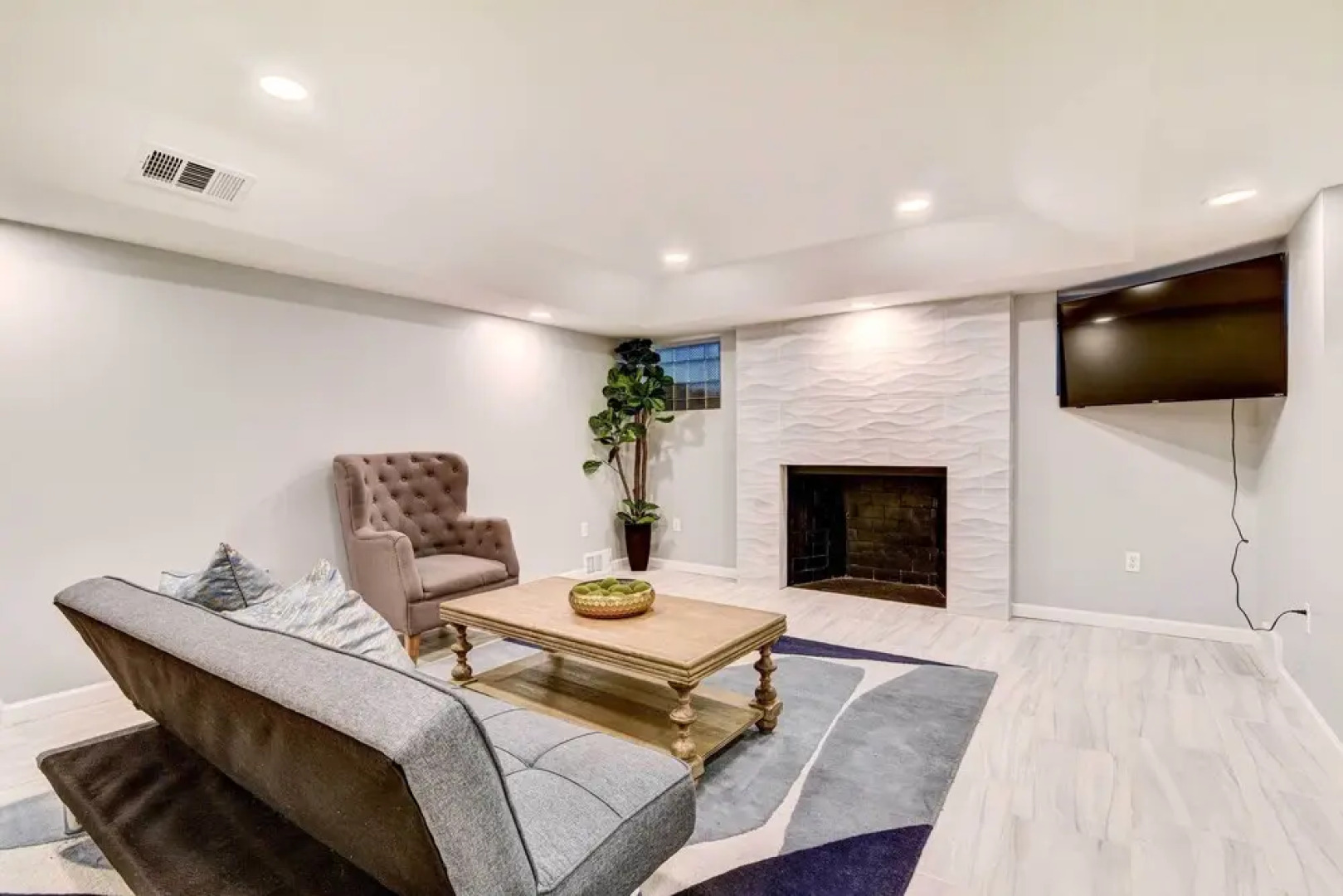 Luxurious Detroit Home - Walk to Golf & Park!