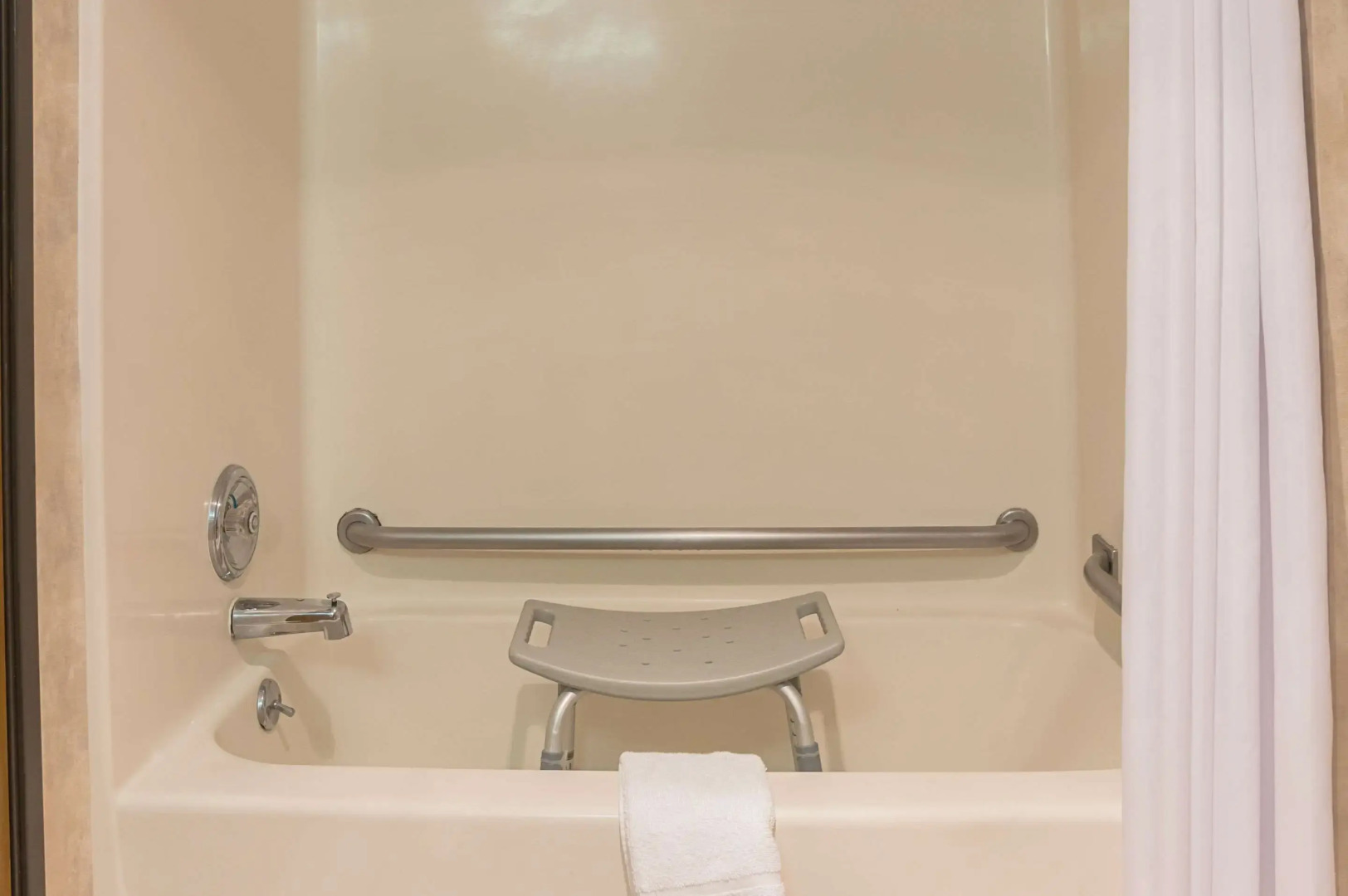 Quality Inn & Suites Detroit Metro Airport