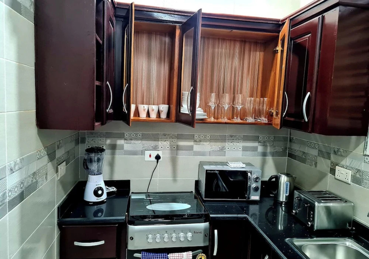 Charming Quiet & Cozy Close to Highway