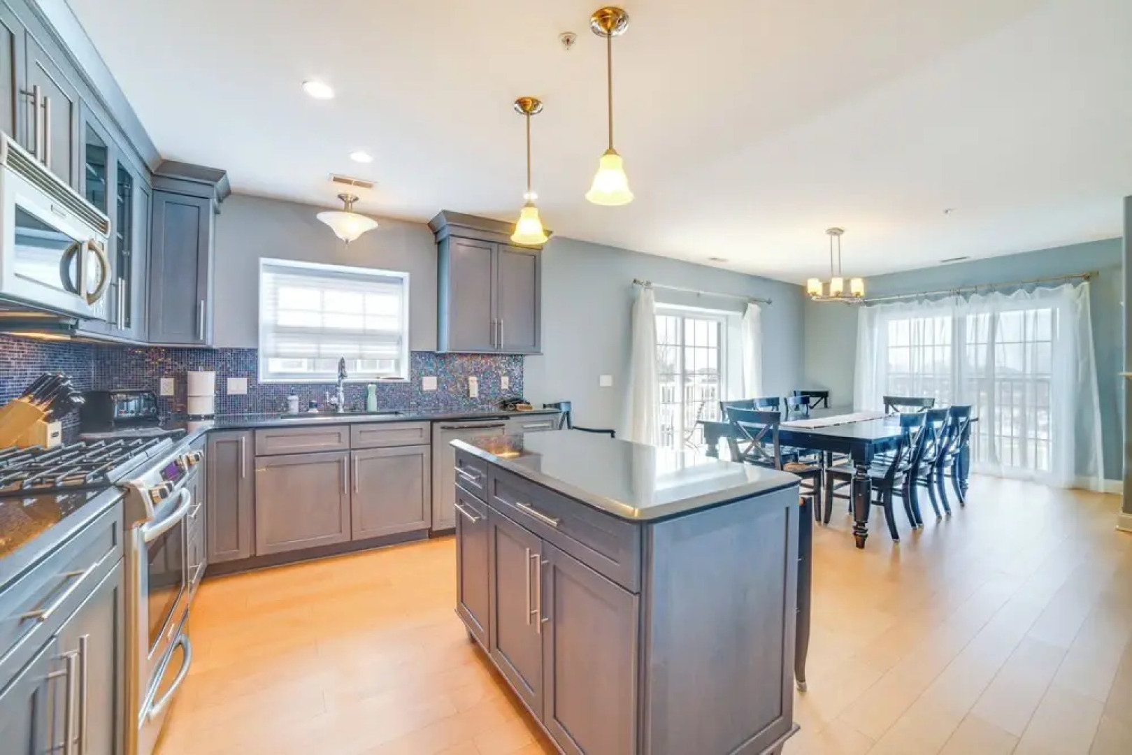 Charming New Buffalo Condo: Walk to Lake Michigan!