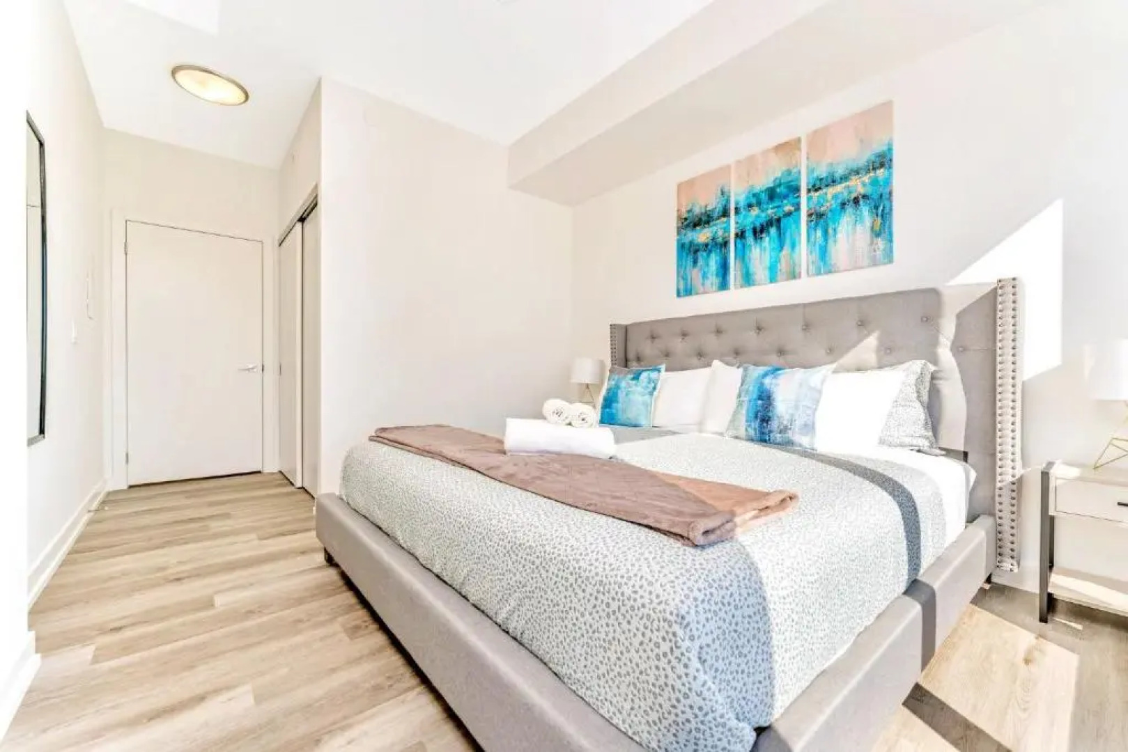 Luxury 1BR Condo - Private Balcony City Views