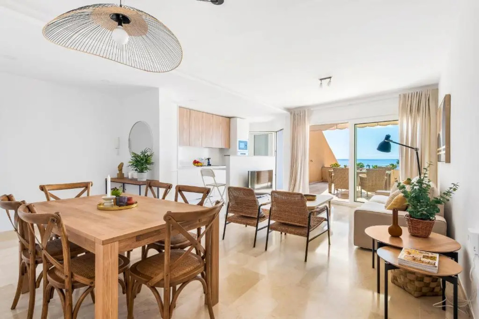 Beach apartment with terrace and private parking