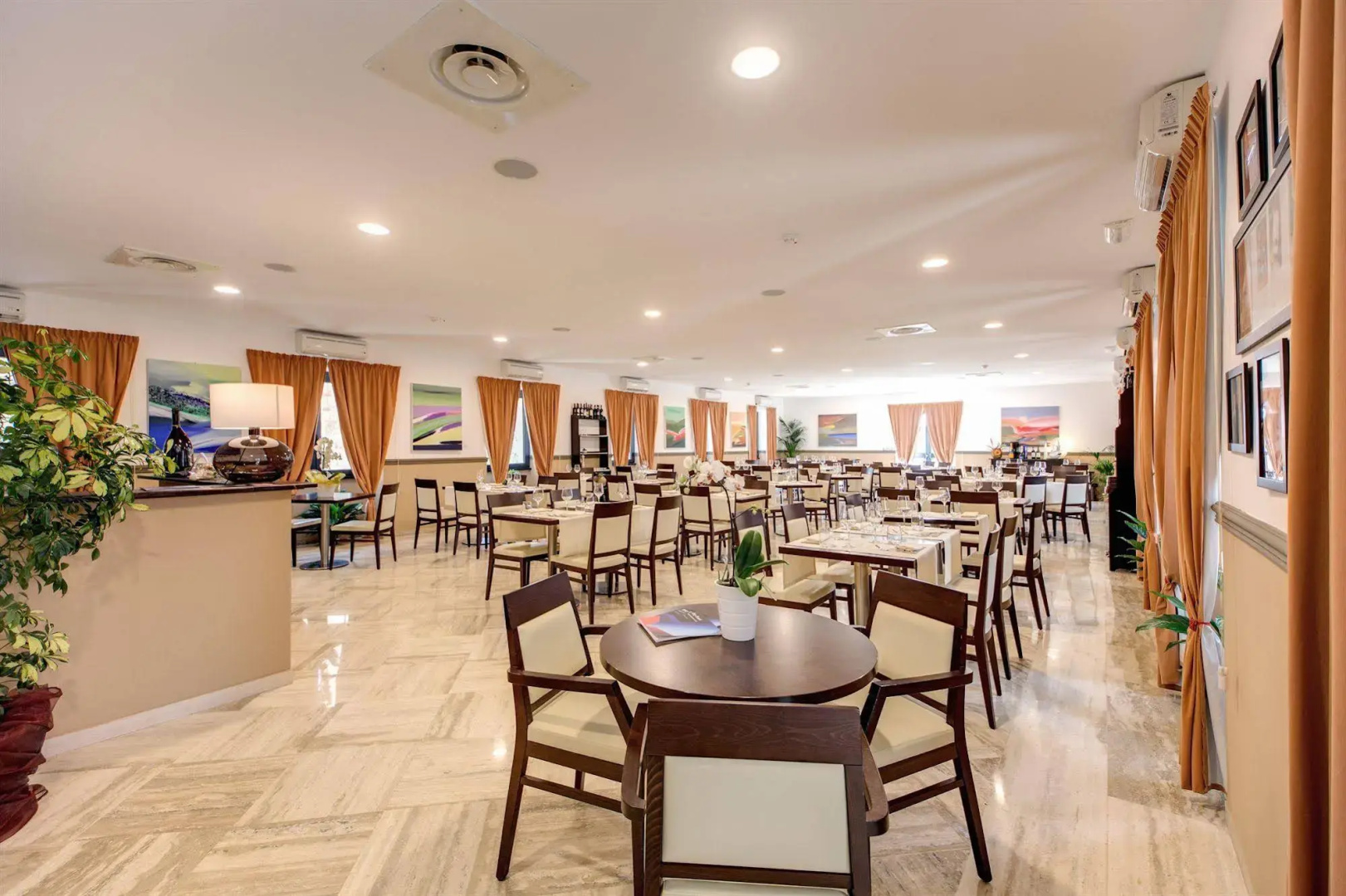 Regal Park Hotel
