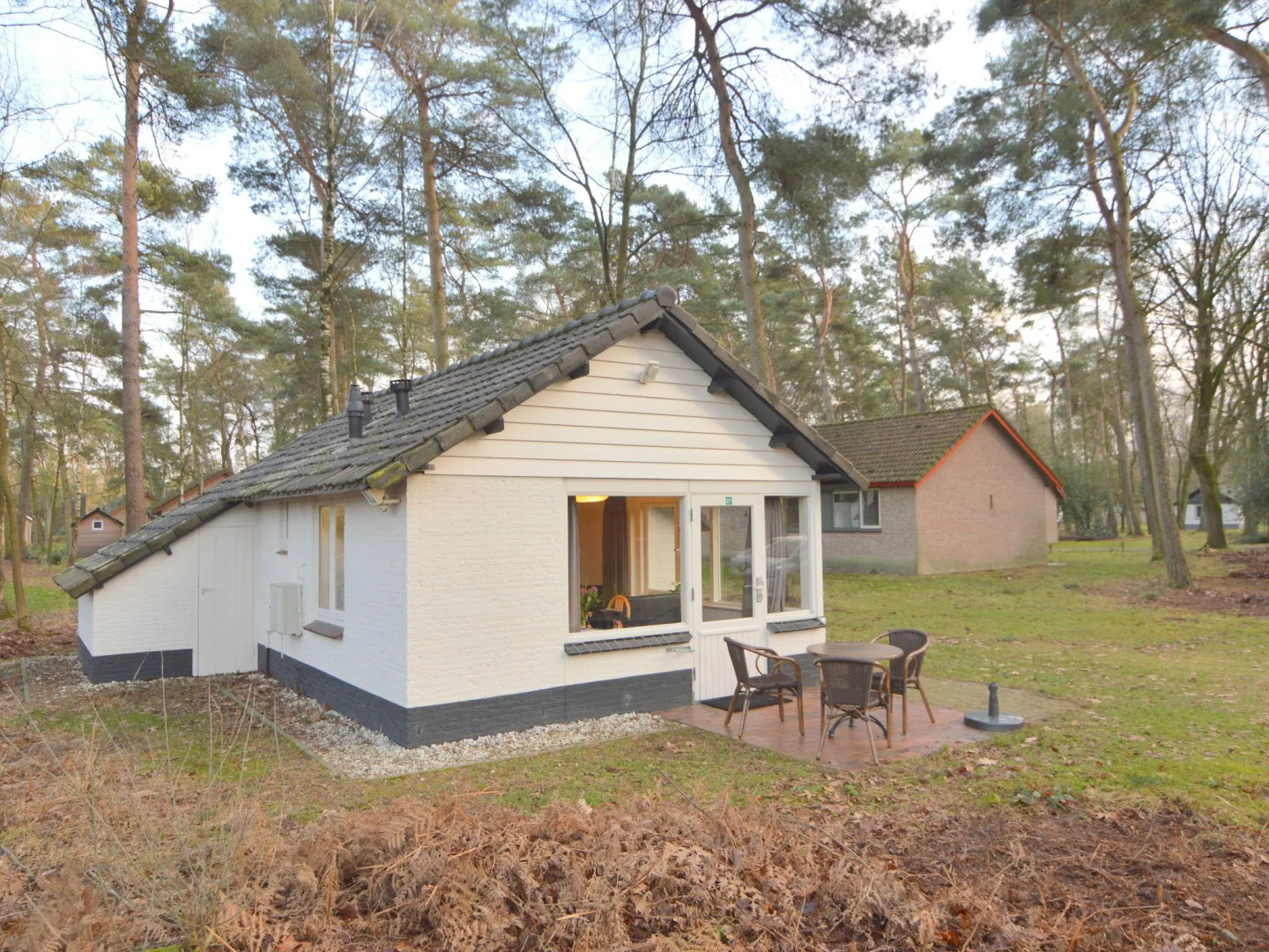 Completely Detached Bungalow in a Nature-filled Park by a Large fen