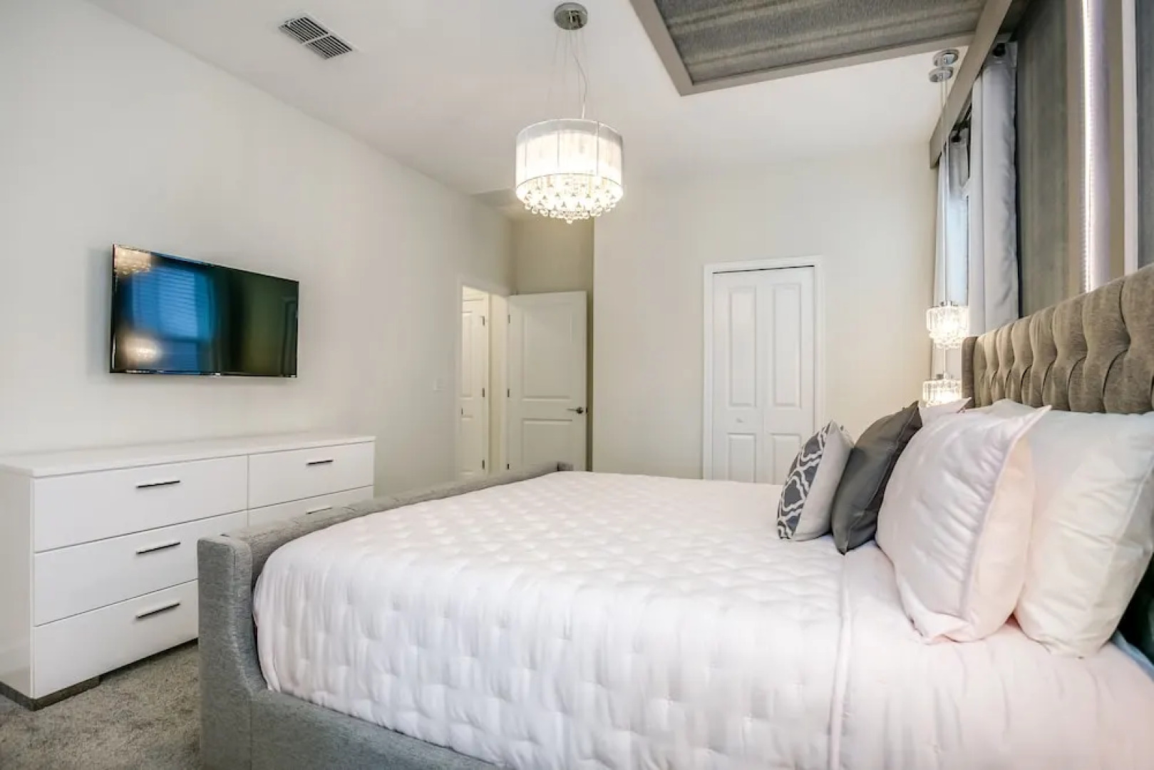 Stunning Villa w/ No Rear Neighbors! Near Disney