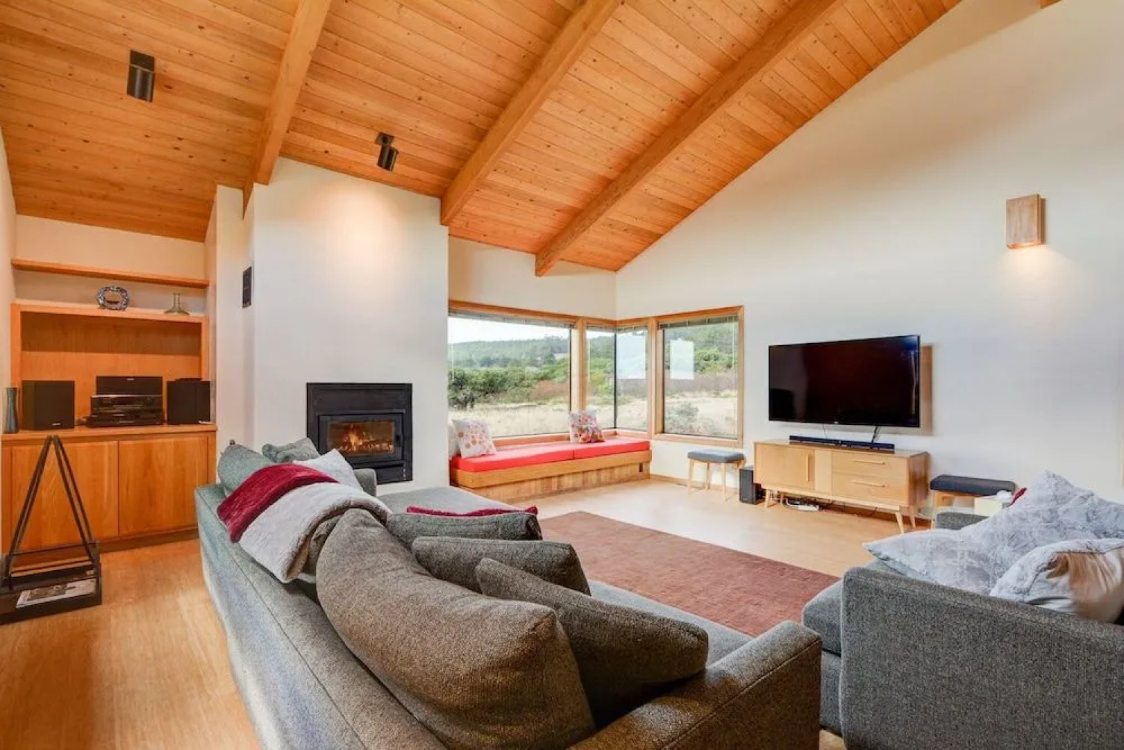 Take in the Pacific Fantasea w/ Hot Tub!