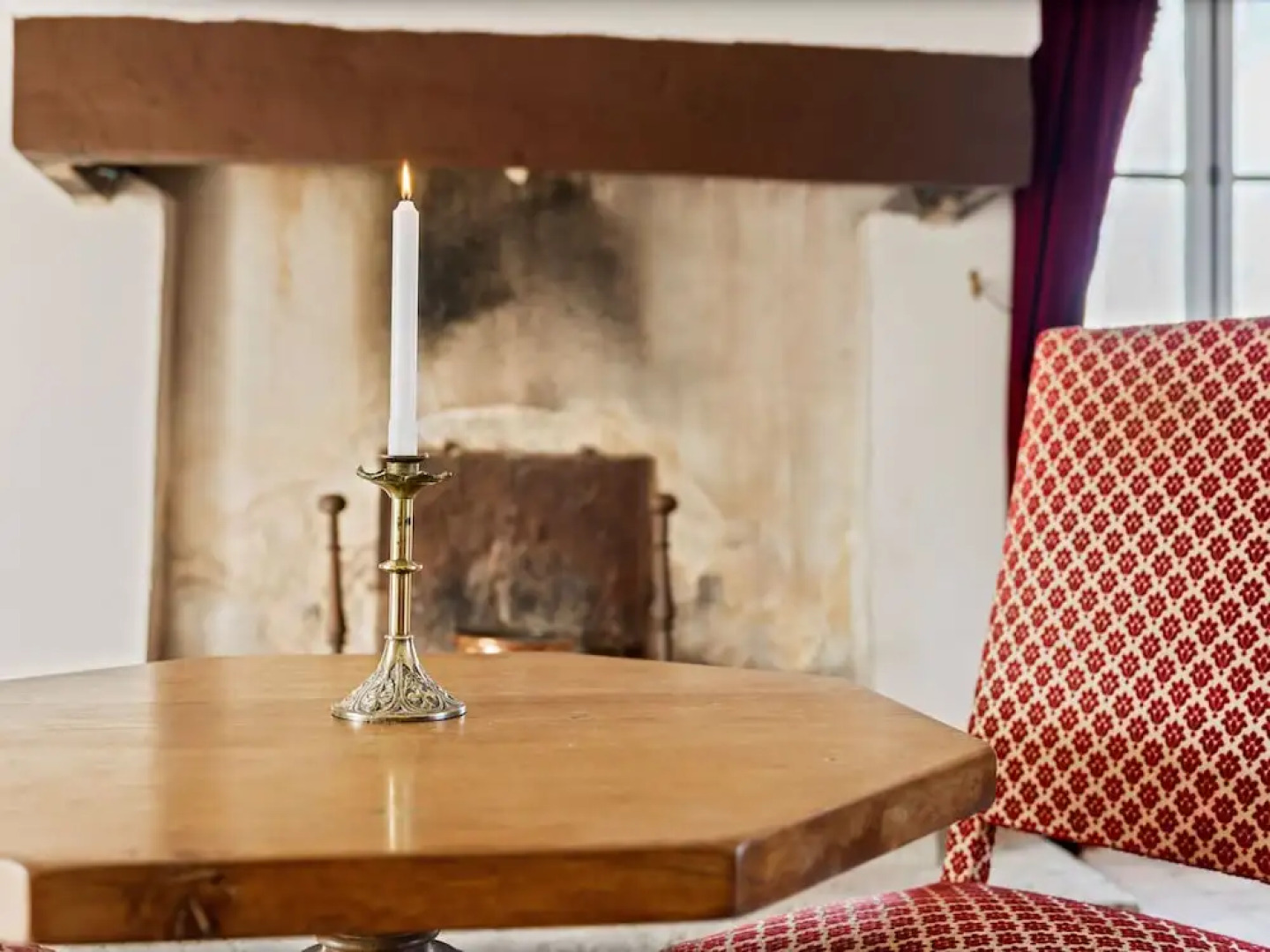 Guest room in a lavish castle in Allier