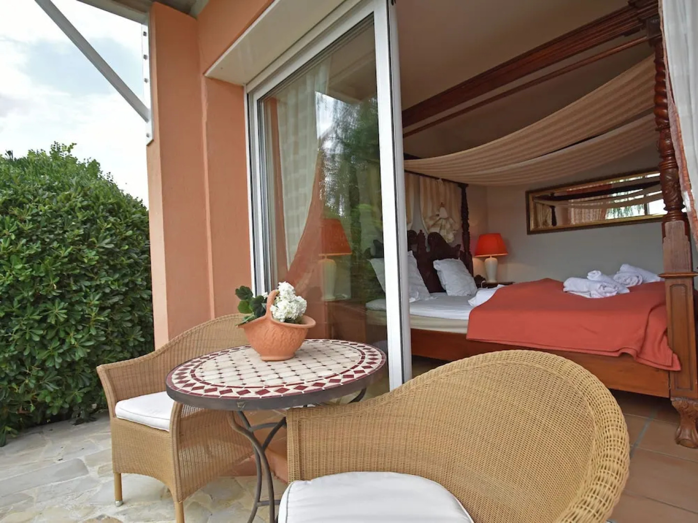 Stately Villa in La Gaude With Relaxation Area and Pool