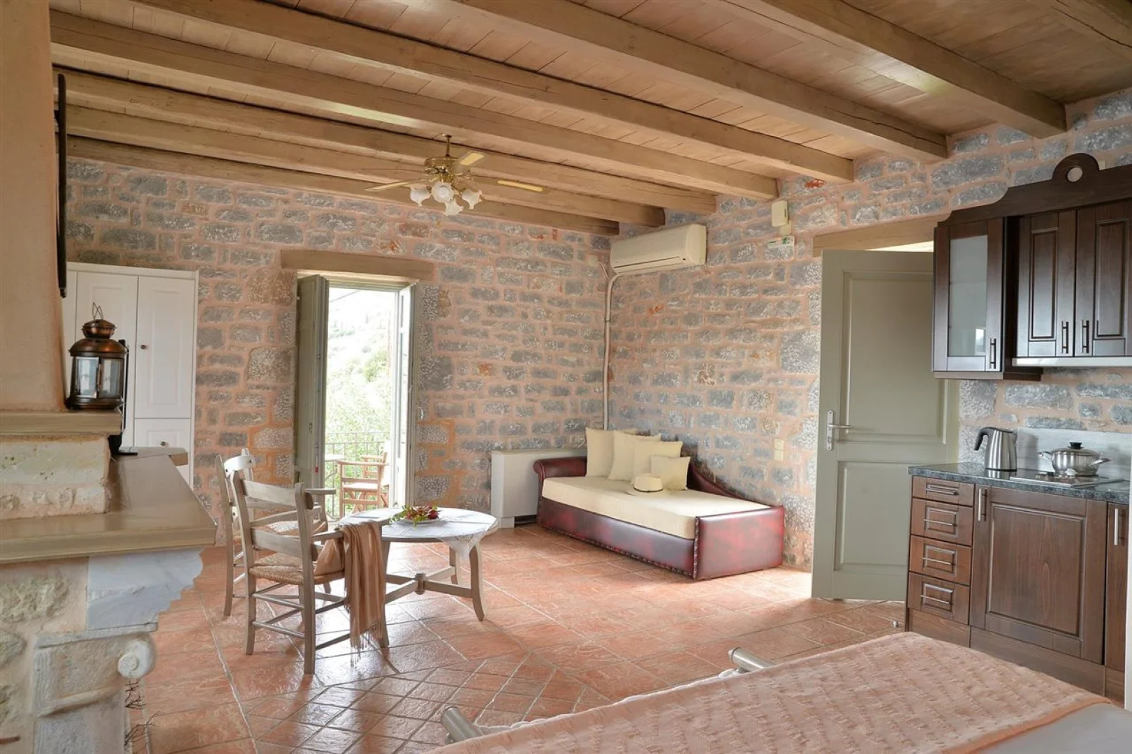 Akrolithi Guesthouse