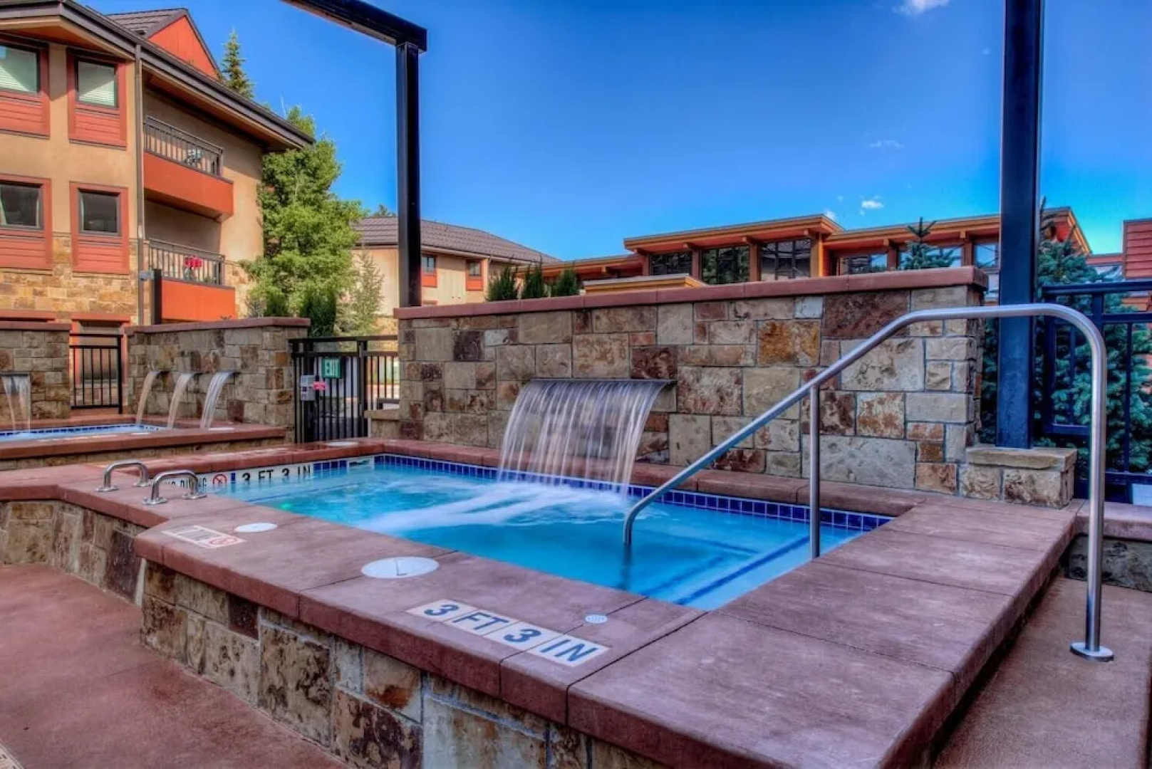 Perfectly Located 1br - Steps To Ski & Apres Fun - Sleeps 4 1 Bedroom Condo by RedAwning