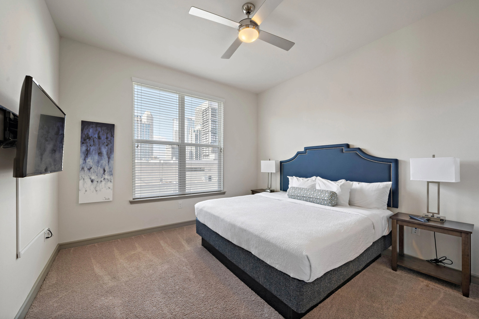 Downtown Location- Parking, Gym, Pool! Modern, Deep Cleaned Apt!