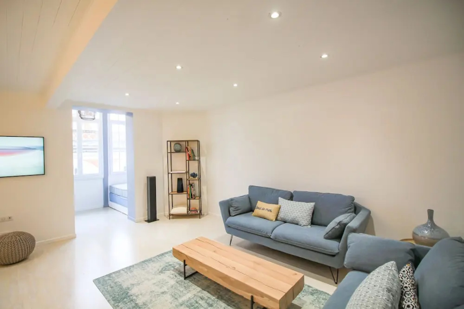 Maison bleue du bassin